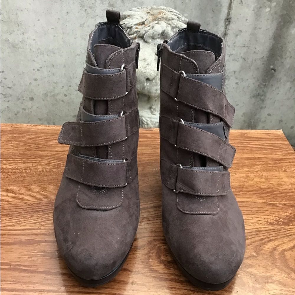 Dana Bachman Faux Suede Wedge Heel Ankle Booties Sz 10